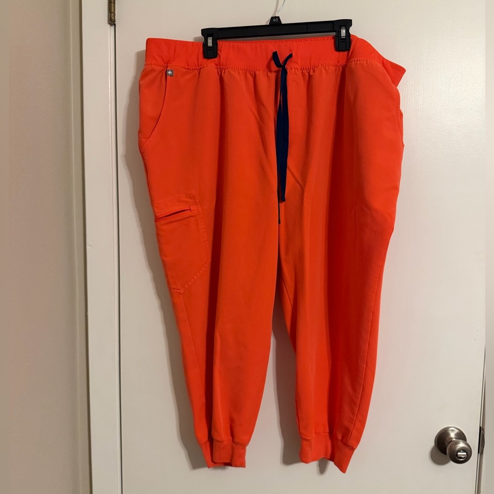 Women’s fiery coral Zamora petite joggers